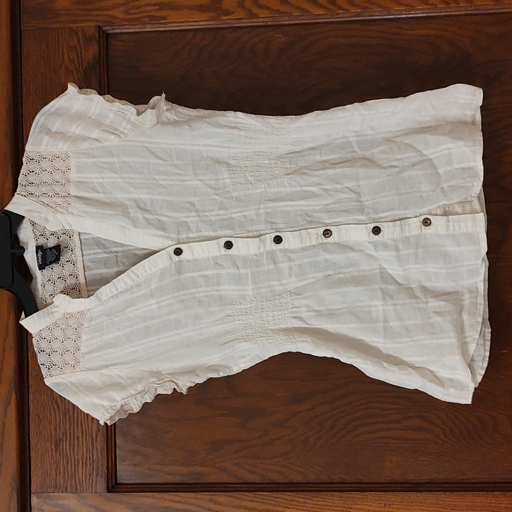 White button up short sleeve blouse